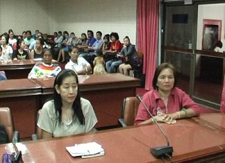 City officials and representatives from low income families attend the Feb. 28 planning meeting for the Baan Mankong project.